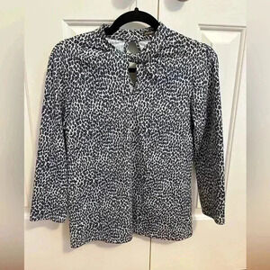 J. McLaughlin Keyhole Twist Neck Blue Cheetah Print Catalina Cloth Blouse